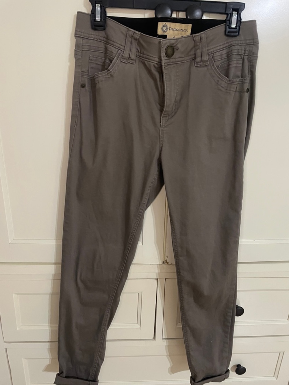 Democracy Ab Technology Lightweight Straight Leg Jeans in light brown. Size 6